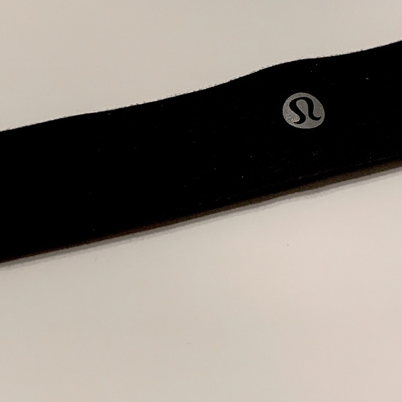 Lululemon Black Fly Away Headband Extreme - Picture 3 of 3